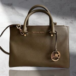 MICHAEL KORS Saffiano Leather Handle Bag Color green olive.